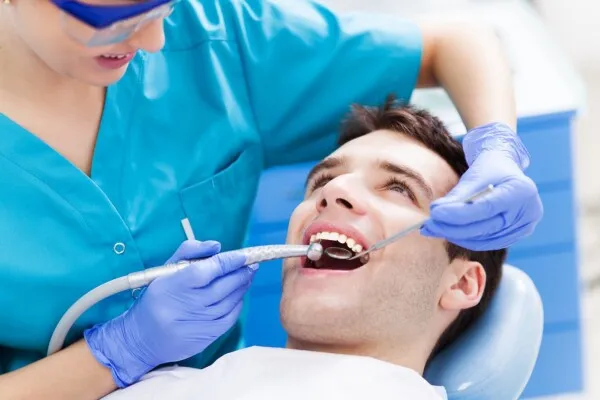 Retraitement endodontique